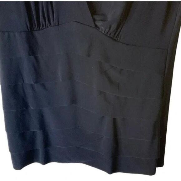 Julian Taylor New York Layered Shirt Women's Size 8 Short Sleeve V-Neck Black - Picture 5 of 8